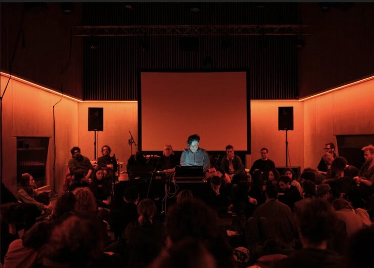 Spectacles Oscillation From Mothership