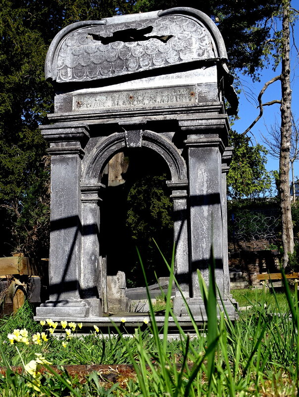 Loisirs Visite guidée d un petit cimetière se meurt, l ancien cimetière la Diguet