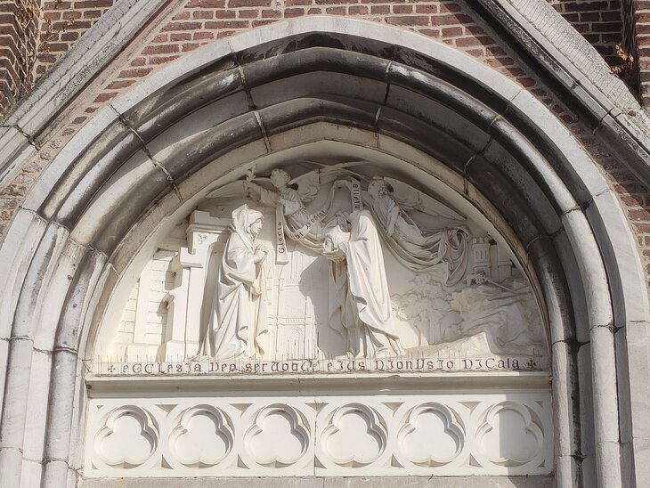 Loisirs Bourse livres profit la restauration l église Saint Denys Grand