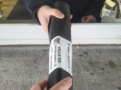  Distribution sacs poubelle gratuits - Hôtel ville