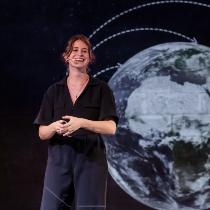 Spectacles Bxl Comédie - Célia Pelluet - particules hésitent aussi