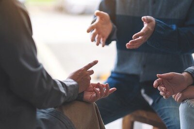 Stages,cours People sitting talking together