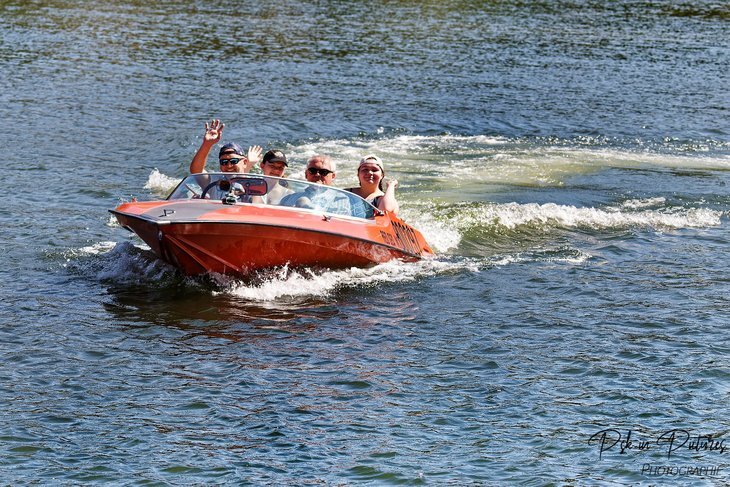 Loisirs Balade privée la Meuse la Sambre, bord d’un speedboat belge 1985