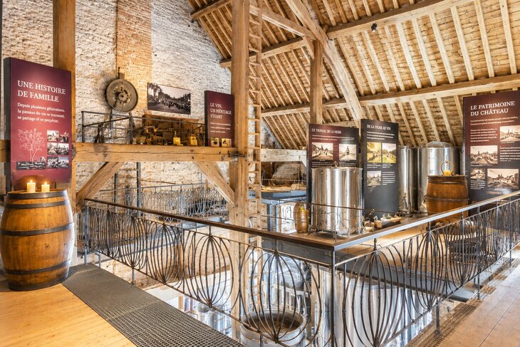 Loisirs Balade bucolique cœur Château Bioul & son vignoble