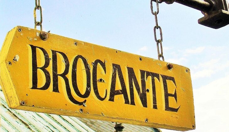  Brocante dans cadre la journée sans voiture