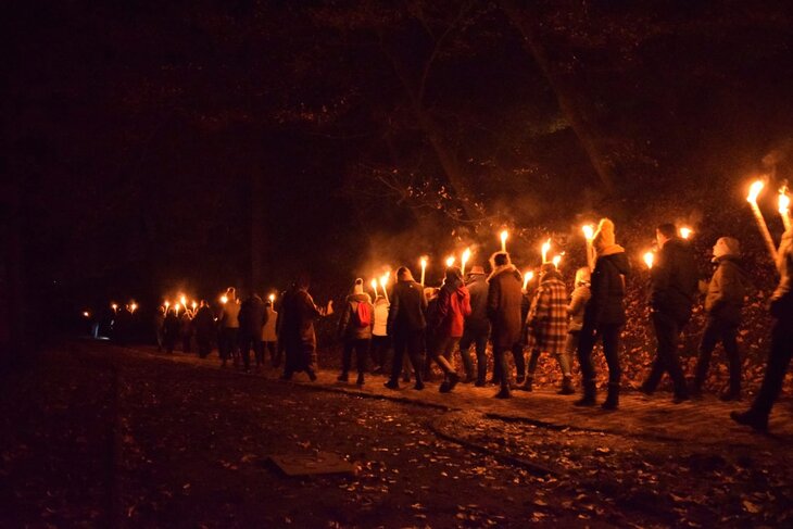 Loisirs Balade historique Hastièroise flambeaux
