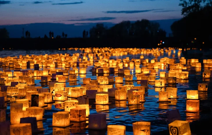Loisirs Water Lantern Festival