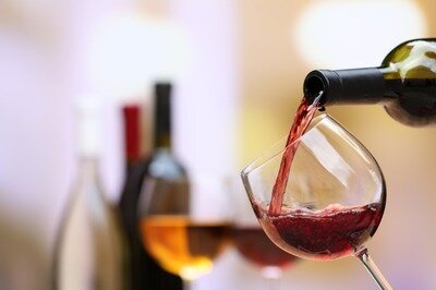 Loisirs Red wine pouring into wine glass, close-up