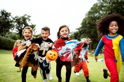 Stages,cours Little kids a Halloween party