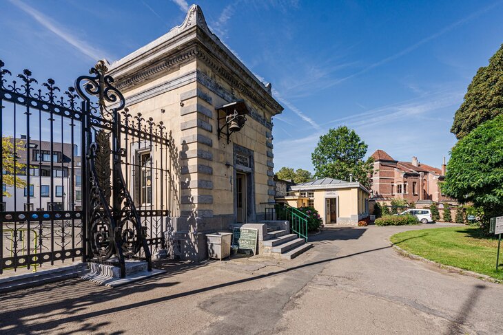Loisirs Un cimetière allures parc