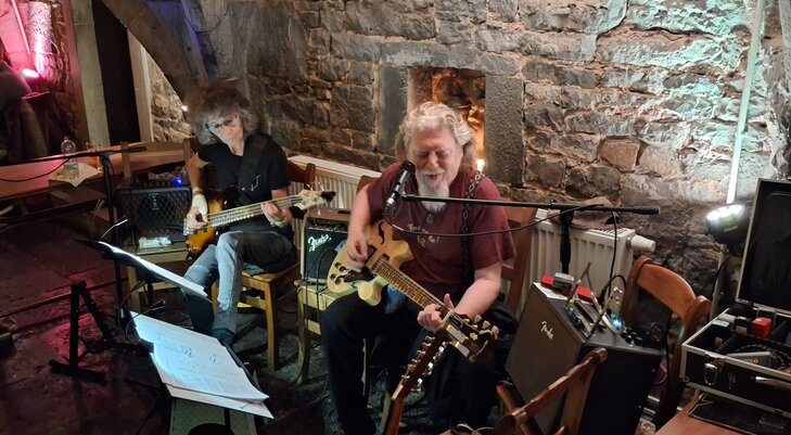 Concerts Two Roonts concert